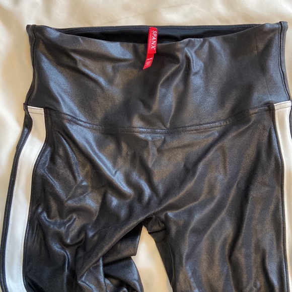 SPANX EUC faux Leather Side Stripe Legging size Medium - Picture 4 of 4